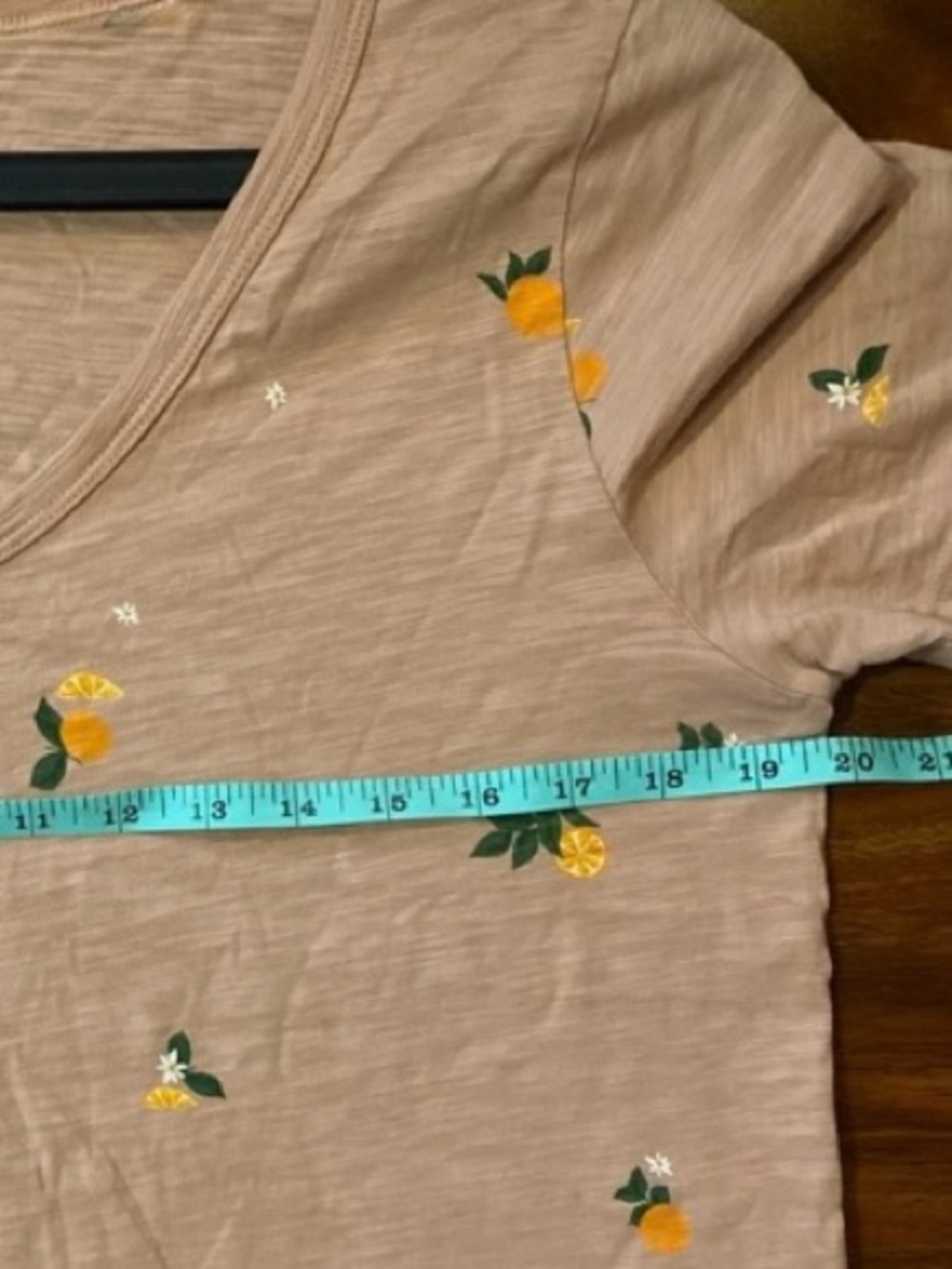 Old Navy Cotton V-Neck Tee Coral with Orange Blossom Motif size Tall medium - Picture 5 of 7